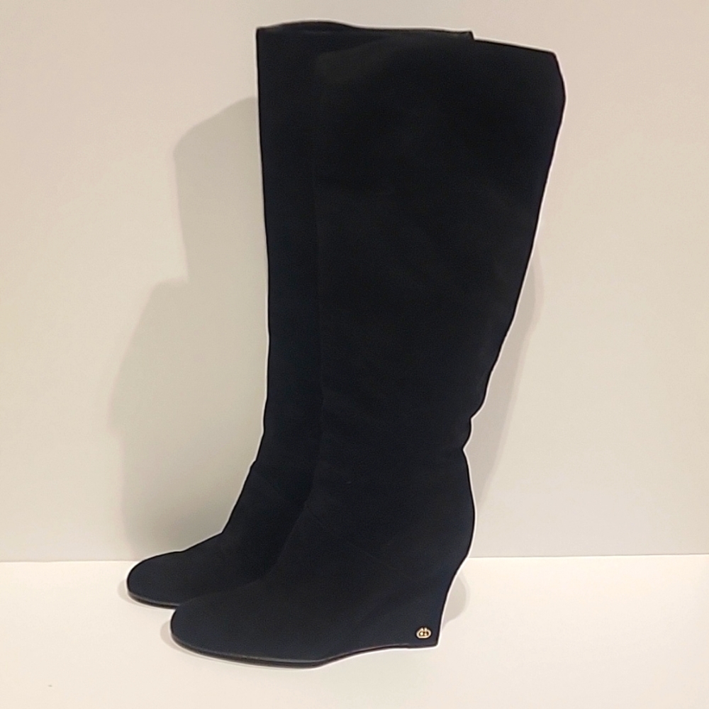 Black suede Gucci boots